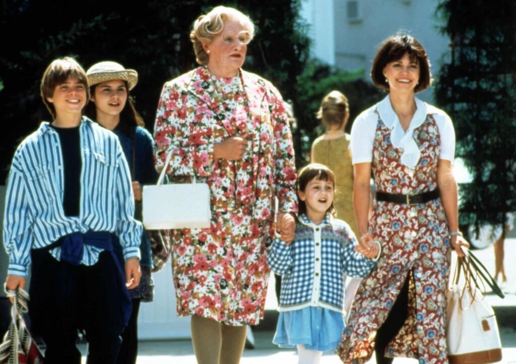 MRS. DOUBTFIRE, Matthew Lawrence, Lisa Jakub, Robin Williams, Mara Wilson, Sally Field