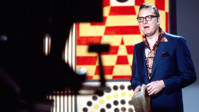 12 Legendary Late-Night Talk Show Hosts That Defined an Era – Takes Me Back