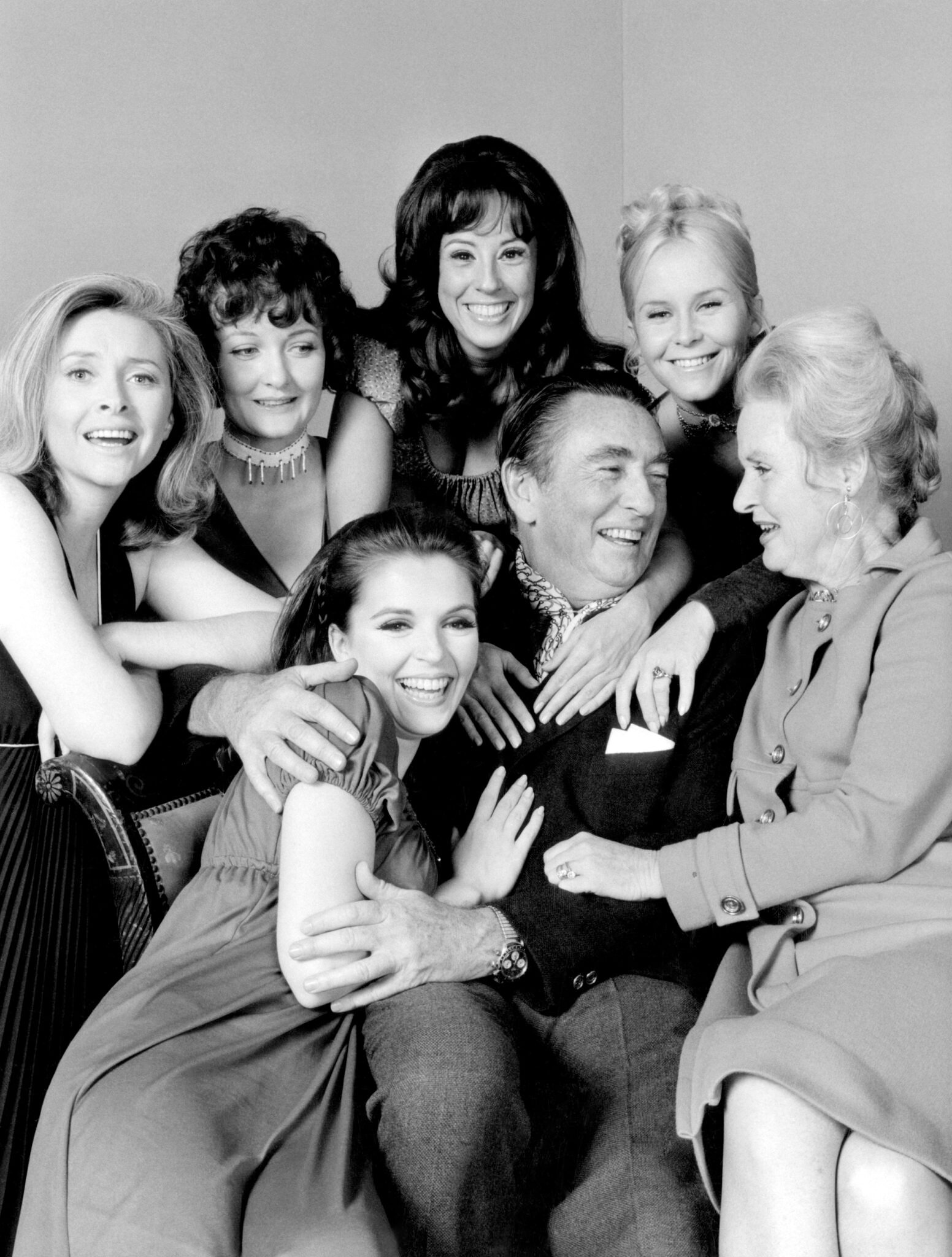 12 Soap Operas from the ’70s That Went Completely Off the Rails (and We(01)